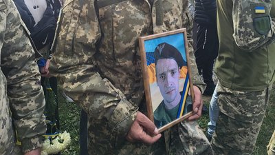 На Закарпатті попрощалися з полеглим захисником Євгеном Великаничем