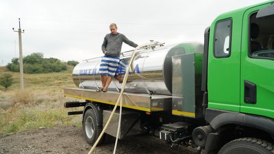 Бурять свердловини та будують водогін: як у Томаківці живуть без централізованого водопостачання Бурять свердловини та будують водогін: як у Томаківці живуть без централізованого водопостачання