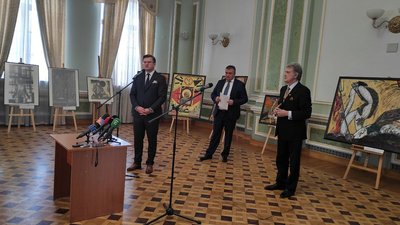 У Києві відкрилася виставка "Голодомор: очима українських художників" У Києві відкрилася виставка "Голодомор: очима українських художників"