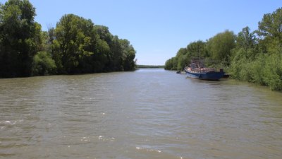 На Одещині розчистили канал, який наповнюватиме водою два озера