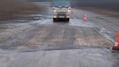 Відремонтована дорога поблизу Золочева