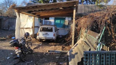 Пошкоджені будинки, автомобіль та ЛЕП —військові РФ впродовж дня обстрілювали прикордонні громади Сумщини Пошкоджені будинки, автомобіль та ЛЕП —військові РФ впродовж дня обстрілювали прикордонні громади Сумщини