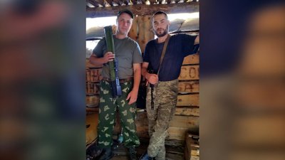 "Ніхто не народився у формі": історія прилуччанина Максима Кравченка, який підписав 4 контракти на 12 років служби в ЗСУ "Ніхто не народився у формі": історія прилуччанина Максима Кравченка, який підписав 4 контракти на 12 років служби в ЗСУ