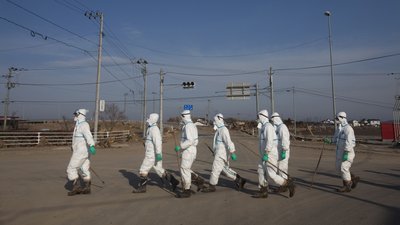 Працівники АЕС в Японії