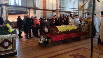 Лучани попрощалися з 24-річним молодшим сержантом Юрієм Волошиним Лучани попрощалися з 24-річним молодшим сержантом Юрієм Волошиним