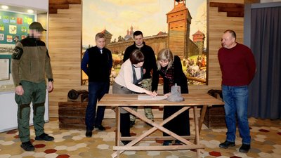 СБУ передала до Харківського історичного музею дзвін з храму, який знищили російські окупанти СБУ передала до Харківського історичного музею дзвін з храму, який знищили російські окупанти