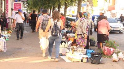 Стихійна торгівля у Житомирі – міська рада поки дозволяє торгувати на вулицях, але не в центрі міста Стихійна торгівля у Житомирі – міська рада поки дозволяє торгувати на вулицях, але не в центрі міста