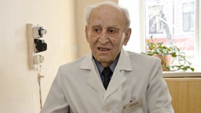 В Одесі помер 102-річний практикуючий лікар Петро Петросян