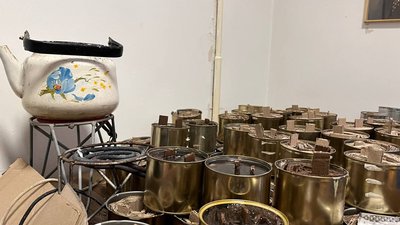 В Тернополі Спілки Української Молоді виготовила 2 000 окопних свічок для бійців В Тернополі Спілки Української Молоді виготовила 2 000 окопних свічок для бійців