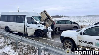 Троє травмованих. На Миколаївщині сталася аварія Троє травмованих. На Миколаївщині сталася аварія