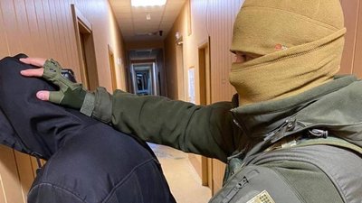 Вчителя фізики зі Слов'янська підозрюють у передачі даних про ЗСУ окупантам