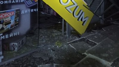 Росія обстрілює Харків: снаряд влучив у ТРЦ в центрі міста Росія обстрілює Харків: снаряд влучив у ТРЦ в центрі міста