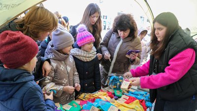 У Житомирі на Михайлівській провели акцію, щоб підтримати людей з синдромом Дауна У Житомирі на Михайлівській провели акцію, щоб підтримати людей з синдромом Дауна