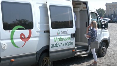 Мобільна амбулаторія на майдані Свободи: як у Харкові тестували на гепатит C