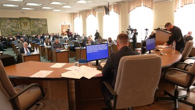 Рівнерада не зупинила будівництво біля супермаркету Рівнерада не зупинила будівництво біля супермаркету