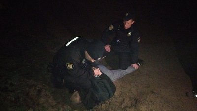 Стріляв по будинках, авто та людях: на Луганщині затримали чоловіка з пневматичною зброєю