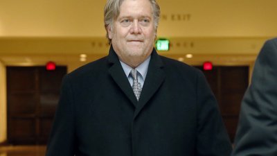 Колишній радник Трампа здався ФБР після звинувачень у неповазі до Конгресу