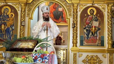 Освячують фрукти, квіти й мед. 6 серпня у всіх громадах ПЦУ на Кіровоградщині відзначили Преображення або Яблучний Спас Освячують фрукти, квіти й мед. 6 серпня у всіх громадах ПЦУ на Кіровоградщині відзначили Преображення або Яблучний Спас
