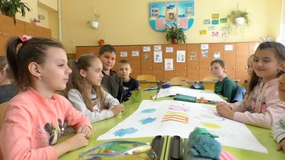 Уроки під час останнього дзвоника: в 11-й школі Ужгорода завершили навчальний рік Уроки під час останнього дзвоника: в 11-й школі Ужгорода завершили навчальний рік