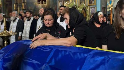 На Закарпатті попрощалися із полеглим на війні Мирославом Мучичкою На Закарпатті попрощалися із полеглим на війні Мирославом Мучичкою