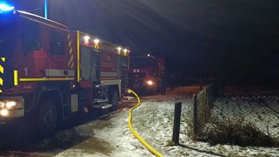 Вогонь з дровітні міг поширитися далі: подробиці нічної пожежі в Луцьку Вогонь з дровітні міг поширитися далі: подробиці нічної пожежі в Луцьку