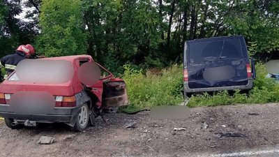 "Батька відпустили з фронту на кілька днів". На Буковині поховали сім'ю військового, яка загинула в аварії "Батька відпустили з фронту на кілька днів". На Буковині поховали сім'ю військового, яка загинула в аварії