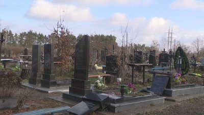 На Житомирщині встановили підозрюваного у вандалізмі на кладовищі у селі Слобода-Селець