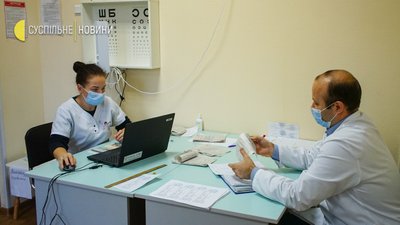 COVID-19: чи є черги на вакцинацію в столиці та області. Фоторепортаж COVID-19: чи є черги на вакцинацію в столиці та області. Фоторепортаж