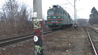 Вибіг на колію: під потягом загинув лучанин. Що кажуть залізничники та правоохоронці Вибіг на колію: під потягом загинув лучанин. Що кажуть залізничники та правоохоронці