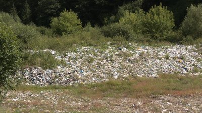 Рекультивацію сміттєзвалища підрядник розпочав минулого року, проте зараз роботи припинилися Рекультивацію сміттєзвалища підрядник розпочав минулого року, проте зараз роботи припинилися