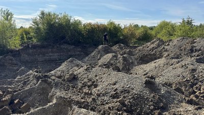Видобуток копалин на майже мільйон гривень: на Закарпатті затримали чотирьох підозрюваних