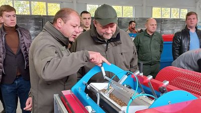 Лісівники Житомирщини цієї осені планують посадити майже 20 мільйонів молодих дерев Лісівники Житомирщини цієї осені планують посадити майже 20 мільйонів молодих дерев
