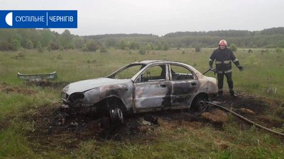 Аварія на Чернігівщині: Lanos злетів в кювет та згорів Аварія на Чернігівщині: Lanos злетів в кювет та згорів