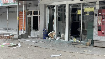 Нерозірваний снаряд у дитсадку та побиті багатоповерхівки – наслідки обстрілів Херсона за добу Нерозірваний снаряд у дитсадку та побиті багатоповерхівки – наслідки обстрілів Херсона за добу