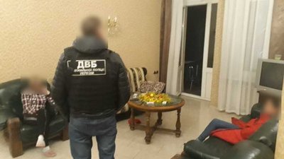 В Одесі подружжя підозрюють в організації мережі борделів