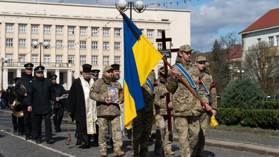 В Ужгороді попрощалися із полеглим захисником Сергієм Нестеренком В Ужгороді попрощалися із полеглим захисником Сергієм Нестеренком