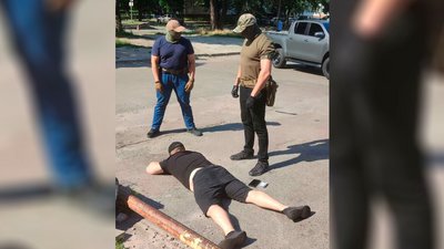Затримали підозрюваних які вимагали гроші в людей Затримали підозрюваних які вимагали гроші в людей