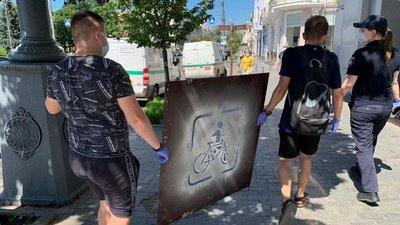 Всеукраїнську акцію "Відповідальний пішохід" влаштували у Вінниці ФОТО Всеукраїнську акцію "Відповідальний пішохід" влаштували у Вінниці ФОТО