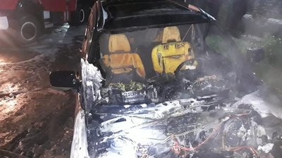 На Рівненщині вночі горіло авто. Поліція перевіряє, чи це точно підпал На Рівненщині вночі горіло авто. Поліція перевіряє, чи це точно підпал