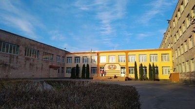 Розривають договір із компанією, яка організовує харчування у школах Рівного
