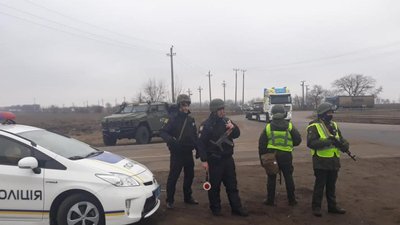 В ході контрдиверсійних навчань на Одещині вилучили зброю та затримали людей, яких розшукує Інтерпол