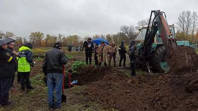 На Харківщині знайшли масове поховання українських захисників На Харківщині знайшли масове поховання українських захисників