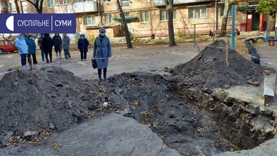 Три будинки стоять без опалення у Сумах через порив тепломережі Три будинки стоять без опалення у Сумах через порив тепломережі