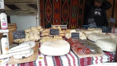 На ярмарку представило продукцію підприємство, що виготовляє крафтові сири в Карпатах На ярмарку представило продукцію підприємство, що виготовляє крафтові сири в Карпатах