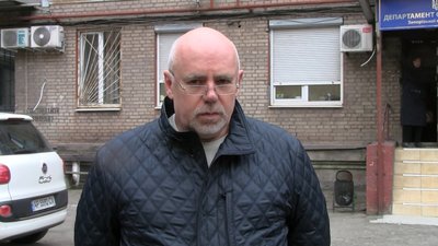 У Запорізькому дитсадку з'ясовують чому хлопчик, який випав з вікна, лишився сам