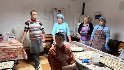 У Тернополі волонтери наліпили понад пів мільйона вареників захисникам У Тернополі волонтери наліпили понад пів мільйона вареників захисникам