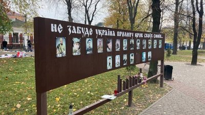 Затримали чоловіка, який зривав портрети Героїв в Умані Затримали чоловіка, який зривав портрети Героїв в Умані