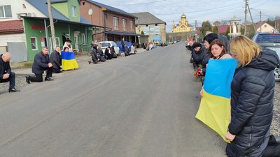 На Закарпатті попрощалися із полеглим захисником Сергієм Логойдою На Закарпатті попрощалися із полеглим захисником Сергієм Логойдою
