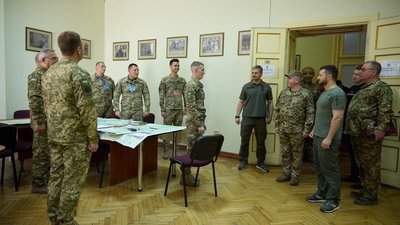 Володимир Зеленський спілкується з колективом академії Володимир Зеленський спілкується з колективом академії