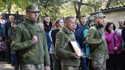 Загинув під час ворожого обстрілу: на Черкащині попрощалися з бійцем тероборони Загинув під час ворожого обстрілу: на Черкащині попрощалися з бійцем тероборони